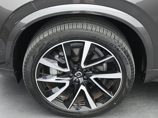 2023 Volvo XC90 B5 Plus