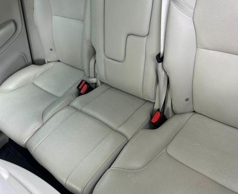 Crystal White Metallic 2023 Volvo XC90 B6 Plus 7-Seater