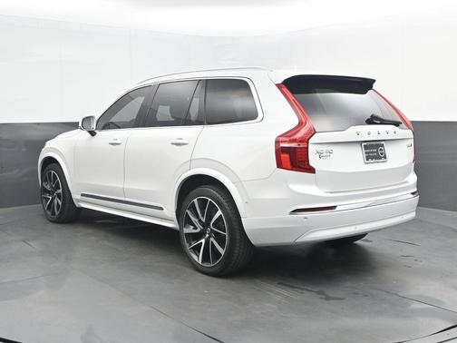 Crystal White Metallic 2023 Volvo XC90 B6 Plus 7-Seater