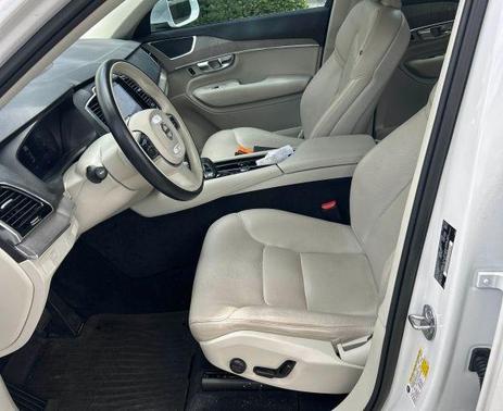 Crystal White Metallic 2023 Volvo XC90 B6 Plus 7-Seater