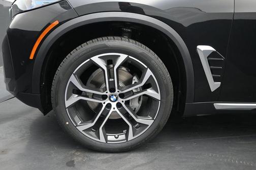 Black Sapphire Metallic 2026 BMW X5 xDrive40i