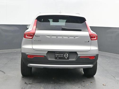 2025 Volvo XC40 B5 Plus Bright Theme