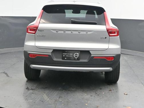 2025 Volvo XC40 B5 Plus Bright Theme