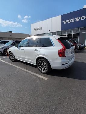 2022 Volvo XC90 T6 Momentum 7 Passenger
