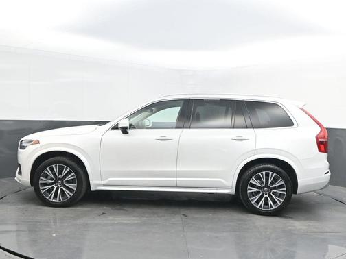 2022 Volvo XC90 T6 Momentum 7 Passenger