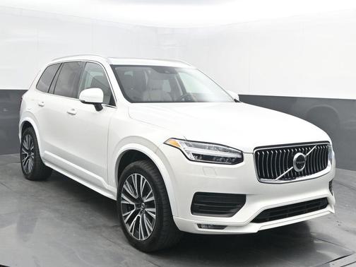 2022 Volvo XC90 T6 Momentum 7 Passenger