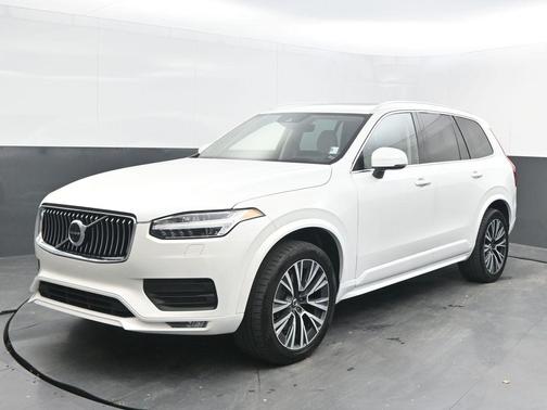 2022 Volvo XC90 T6 Momentum 7 Passenger