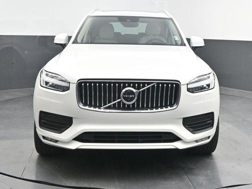 2022 Volvo XC90 T6 Momentum 7 Passenger