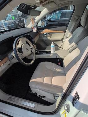2022 Volvo XC90 T6 Momentum 7 Passenger