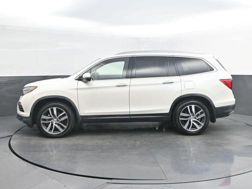 White Diamond Pearl 2017 Honda Pilot Touring