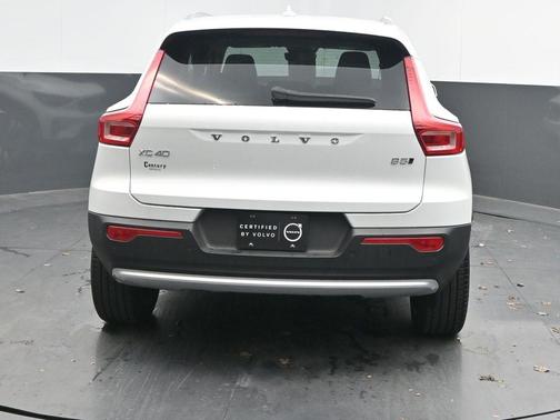 2024 Volvo XC40 B5 Ultimate Bright Theme
