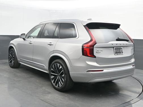 2025 Volvo XC90 B5 Plus
