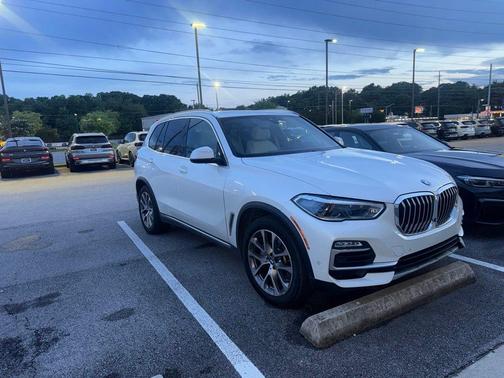 White Metallic 2021 BMW X5 xDrive40i