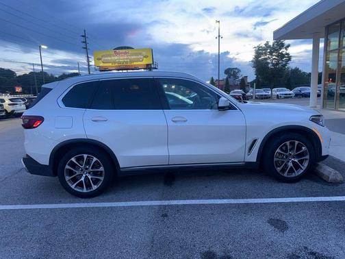White Metallic 2021 BMW X5 xDrive40i
