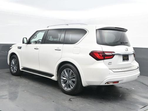 2022 INFINITI QX80 Luxe
