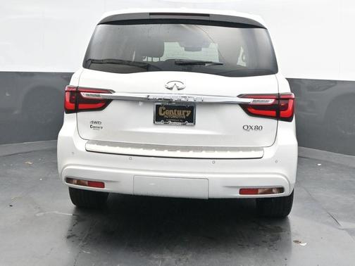 2022 INFINITI QX80 Luxe