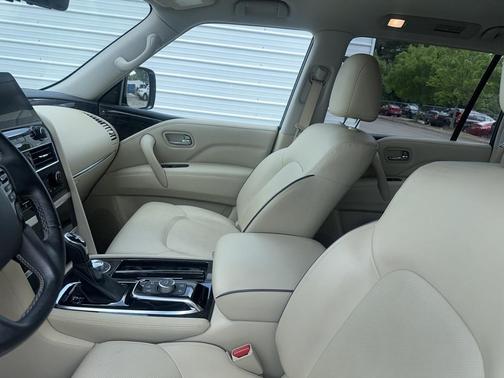 2022 INFINITI QX80 Luxe