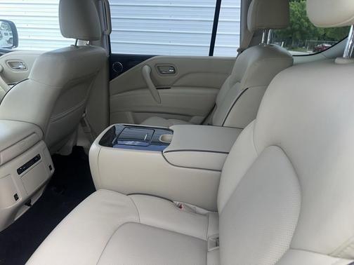 2022 INFINITI QX80 Luxe
