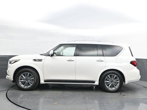 2022 INFINITI QX80 Luxe