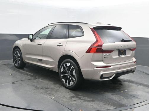 2026 Volvo XC60 Plug-In Hybrid T8 Plus