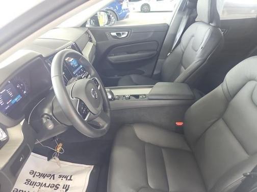 2025 Volvo XC60 B5 AWD Plus
