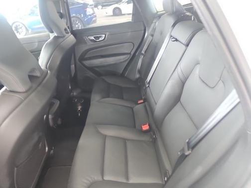 2025 Volvo XC60 B5 AWD Plus