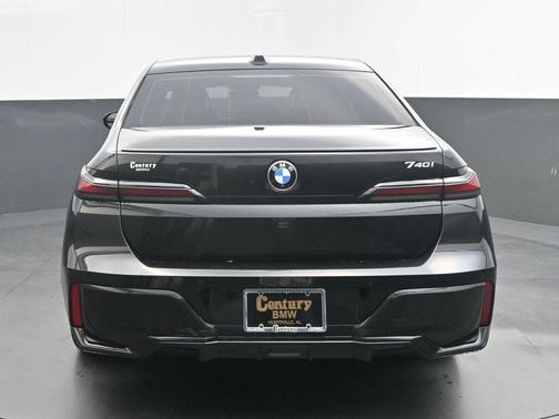 Black Sapphire Metallic 2023 BMW 740 i