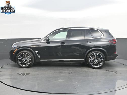 Black Sapphire Metallic 2025 BMW X5 xDrive40i