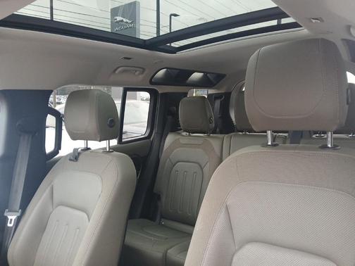 2021 Land Rover Defender 110 SE