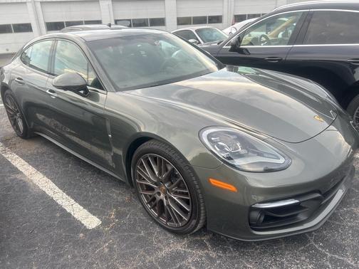 2023 Porsche Panamera 4 Platinum Edition