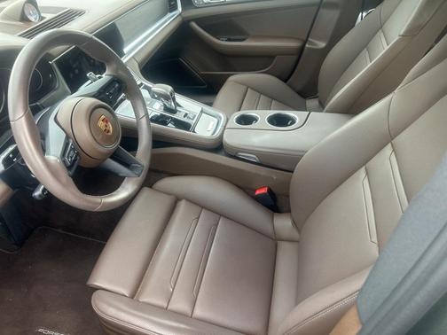 2023 Porsche Panamera 4 Platinum Edition