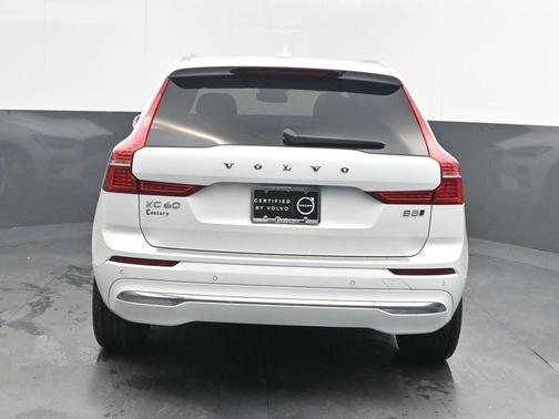 2023 Volvo XC60 B5 Plus Bright Theme