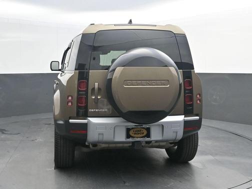 Gondwana Stone 2024 Land Rover Defender P400 S