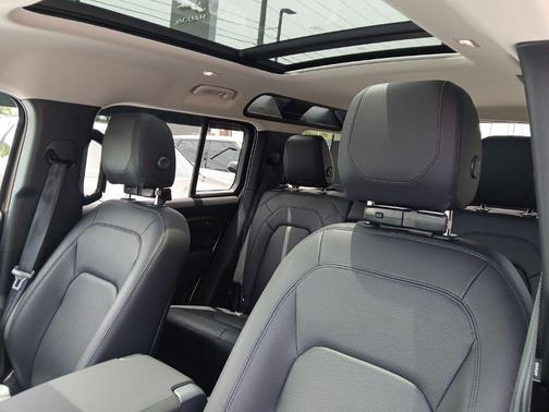 Gondwana Stone 2024 Land Rover Defender P400 S