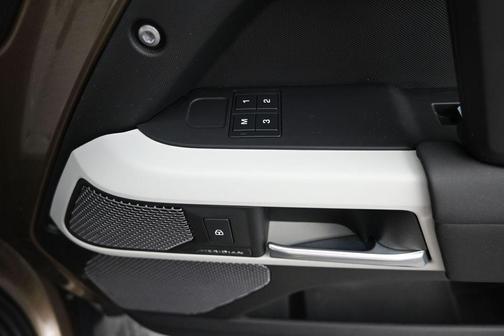 Gondwana Stone 2024 Land Rover Defender P400 S