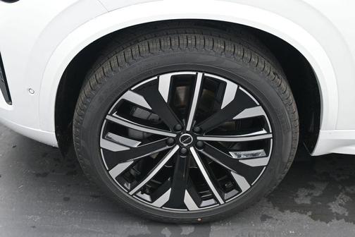 Crystal White Pearl 2026 Volvo XC90 B6 Ultra Dark Theme 6-Seater