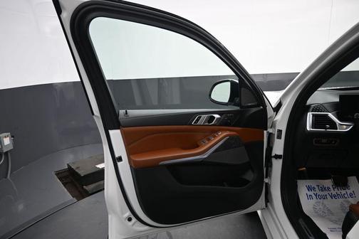 Alpine White 2023 BMW X7 xDrive40i