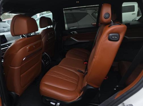 Alpine White 2023 BMW X7 xDrive40i