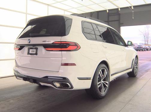 Alpine White 2023 BMW X7 xDrive40i