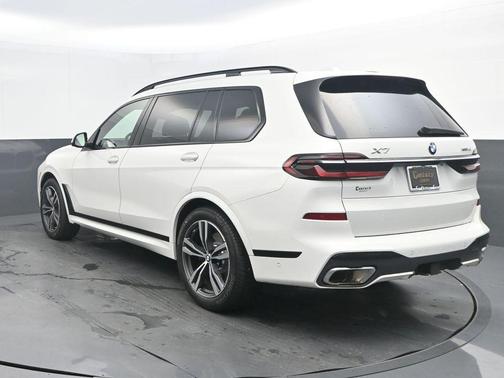 Alpine White 2023 BMW X7 xDrive40i