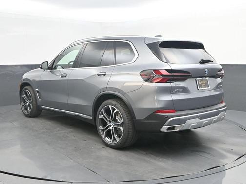 Gray Metallic 2026 BMW X5 xDrive40i