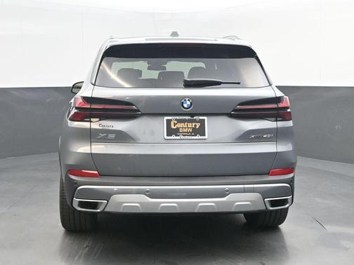 Gray Metallic 2026 BMW X5 xDrive40i