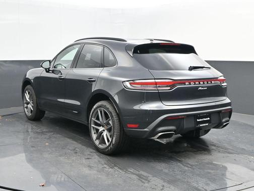 2025 Porsche Macan Base