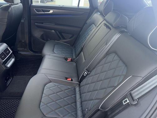 2025 Volkswagen Atlas Cross Sport 2.0T SEL Premium R-Line