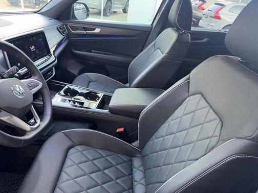 2025 Volkswagen Atlas Cross Sport 2.0T SEL Premium R-Line