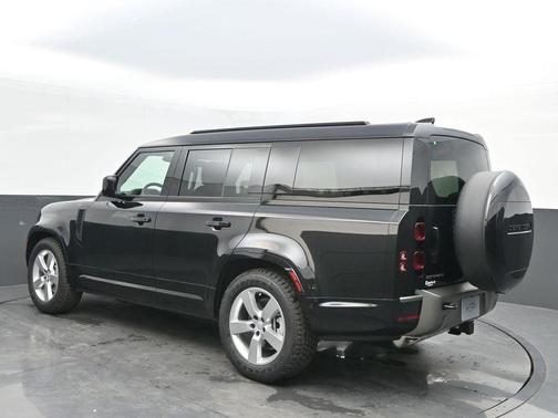 2025 Land Rover Defender P400 X-Dynamic SE