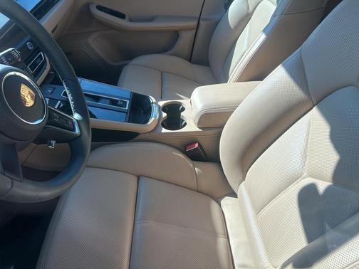 2023 Porsche Macan S