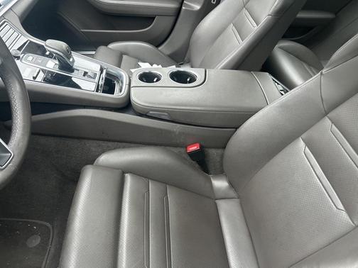 2019 Porsche Panamera 