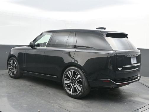 2025 Land Rover Range Rover P530 SE