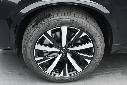 Onyx Black 2026 Volvo XC90 B5 Core